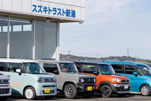 外観と車の写真